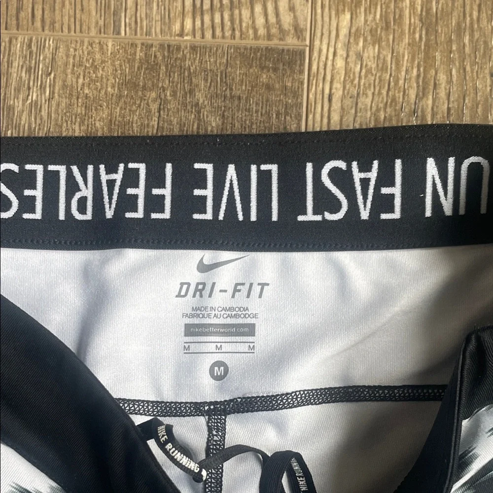 Nike Black & White Patterned Womens Leggings Size Medium‎